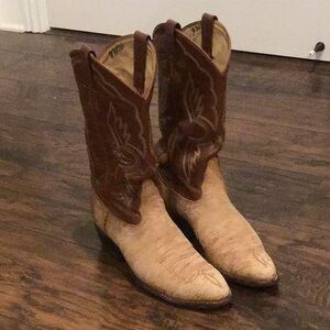 Tony Lama Men’s two tone leather Cowboy boots. Size 9D
